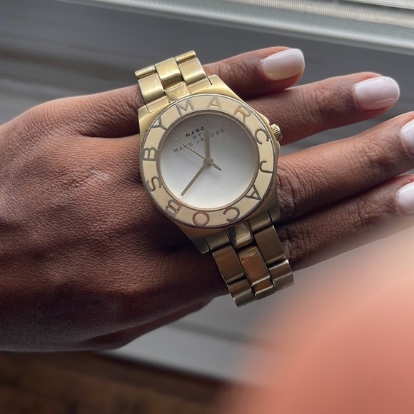 Marc by Marc Jacobs Gold and White watch - Picture 3 of 3